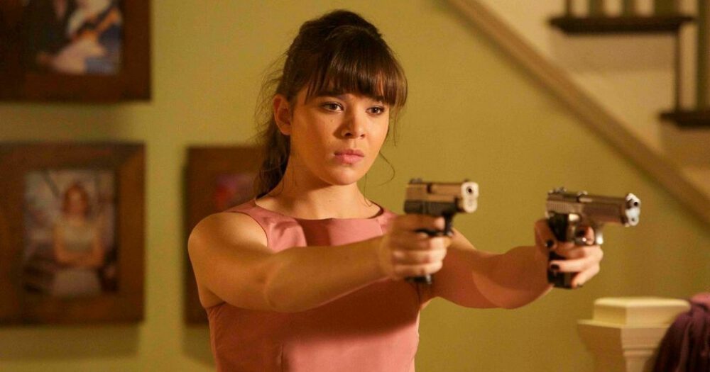 Hailee steinfeld as magan walsh in Barely Lethal